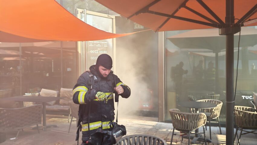 (FOTO) Incendiu la spațiu comercial din cadrul Palas Campus, municipiul Iași