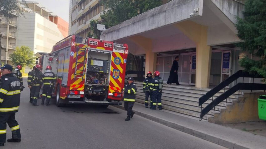 (AUDIO) Bacău: Incendiu la Unitatea de Primiri Urgenţe a Spitalului Judeţean; circa 140 de persoane evacuate