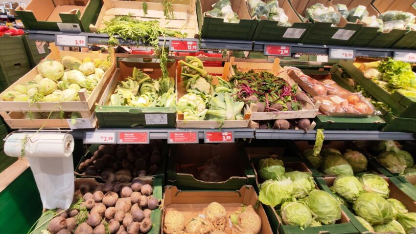 România a avut cele mai mici preţuri din UE la alimente în 2025