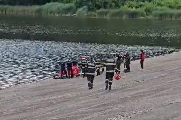 (AUDIO) Iași: Persoană salvată din Lacul Veneția din Iași după o intervenție de urgență