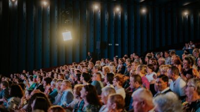 Conferințele SFR revin cu ediția a II-a: patru întâlniri despre film, jurnalism și dialog, construite în jurul terapiei