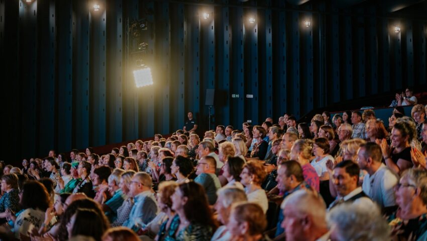 Conferințele SFR revin cu ediția a II-a: patru întâlniri despre film, jurnalism și dialog, construite în jurul terapiei