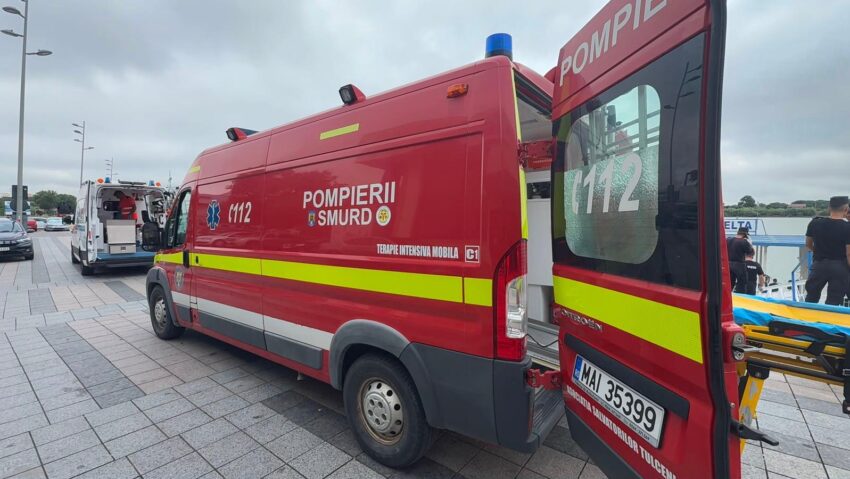 Incendiu petrolier/Constanţa: Cei trei marinari răniţi, transportaţi cu o navă multirol la ţărm şi preluaţi de ambulanţe