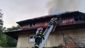 Neamţ: Incendiul de la Mănăstirea Bisericani a izbucnit de la o ţigară; un om a murit, iar altul a fost rănit