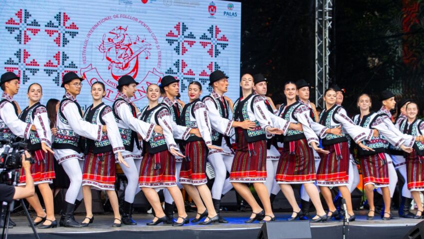 Peste 700 de tineri pe scena Festivalului Internațional „Cătălina” și spectacole ale Ateneului Național Iași, la Palas