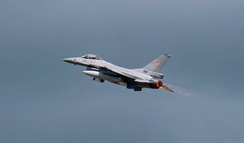 MApN: Dronă intrată în spaţiul aerian al României; au fost ridicate de la sol două avioane de luptă