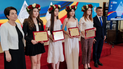 Iași: Au fost premiate mediile de 10 la examenele naționale