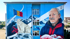 Bacău: Pictură murală monumentală dedicată lui Teodor Gheorghe Negoiță, primul român care a ajuns la Polul Nord