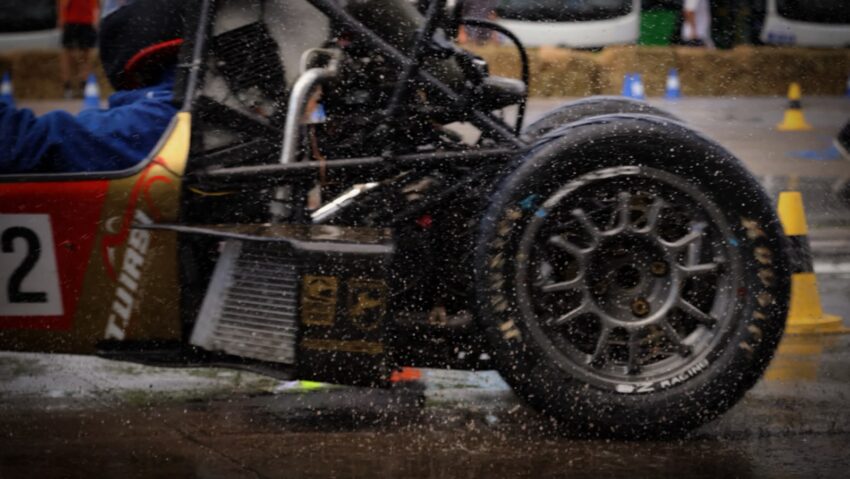 11 echipe din nouă țări au concurat la cea de-a patra ediție Formula Student România, organizată de TUIASI
