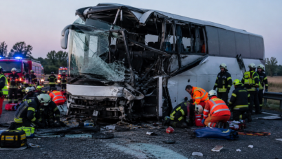 Doisprezece morţi şi cel puţin 10 răniţi într-un accident în Ungaria în care a fost implicat un autocar polonez