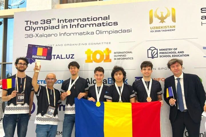 România se situează pe locul 2 mondial, în clasamentul istoric pe medalii, în urma rezultatelor la Olimpiada Internaţională de Informatică