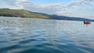 Trupul bărbatului dispărut în urmă cu aproximativ două luni în Lacul Izvorul Muntelui, găsit de pompieri.