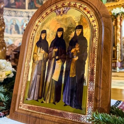 (AUDIO) Neamț: Canonizarea Sfintelor Cuvioase Olimpiada, Nazaria și Elisabeta, proclamată astăzi la Mănăstirea Văratec