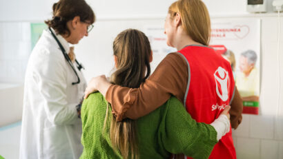 Adolescenții români au o prevalență ridicată a comportamentelor de risc: consum de alcool, expunerea la substanțe și jocurile de noroc – Salvați Copiii România lansează sesiuni de informare a părinților „Conectat cu adolescentul meu”