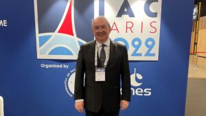 Profesorul Daniel Condurache, inginer și matematician, membru al Academiei Române, profesor universitar la Universitatea Tehnică „Gheorghe Asachi” din Iași și fondator al școlii de jurnalism ieșene, a fost ales Academician al Academiei Internaționale de Astronautică. Detalii avem din partea dumnealui în interviul realizat de Mihai Florin Pohoață, la ”Pulsul Zilei” – 18.09.2026.