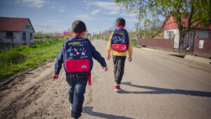 Raport „Start în educație”: Familia, mai aproape de grădiniță – 7 din 10 directori observă o implicare mai mare a părinților după participarea în proiect