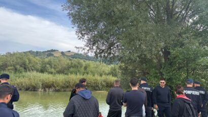 Minor în vârstă de 4 ani, din judeţul Bacău, este căutat de poliţişti, pompieri, jandarmi şi voluntari, după ce a dispărut de acasă