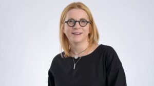 #StareaEducației (INTERVIU) Gabriela Bartic, director BRIO, despre reformarea admiterii la liceu: Sistemul de educație național ar trebui să egalizeze șansele copiilor, nu să lucreze doar cu vârfuri. Încă evaluăm cunoștințe și șabloane la examenele naționale. Cum anume decid că un copil care a luat 9,50 la română și 9,30 la matematică e bun pentru profilul Științe?