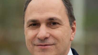 #StareaEducației (INTERVIU) Ce schimbări sunt pregătite după rezultatele testării PISA 2025. Mihai Dimian, ministrul interimar al Educației: Nu spun să extindem programa, ci să ne orientăm mai mult către probleme aplicate în viața reală. Avem de intervenit asupra acestei cunoașteri generale și a competențelor pe care le dezvoltăm și să utilizăm mai intens orele din cadrul programelor „Școala Altfel” și „Săptămâna verde” pentru activități aplicate