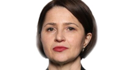 #StareaEducației (INTERVIU) Șapte decenii de educație militară la Câmpulung Moldovenesc. Monica Buculei, director al Colegiului Național Militar „Ștefan cel Mare”: „Într-un colegiu militar nu rezistă un copil care nu este hotărât. Determinarea este esențială, iar elevii trebuie să învețe să-și gestioneze timpul și resursele.”
