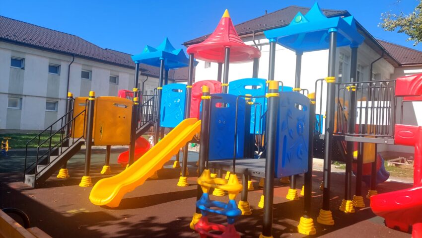 (AUDIO) Parc de joacă nou pentru mai bine de 250 de copii, la Grădinița cu program prelungit nr. 21 din Iași