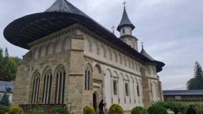 Suceava: Se împlinesc 557 de ani de la sfinţirea Mănăstirii Putna