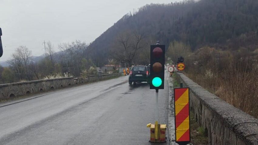 Neamț: Circulație semaforizată pe un singur sens, începând de astăzi, pe Podul de la Pângărați, DN 15