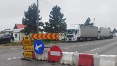 Trafic restricționat pe DN 2, între Siret și Bălcăuți, din cauza coloanelor de autotrenuri din Vama Siret