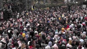 (AUDIO/FOTO) Iași: Mii de credincioși au participat la Sfânta Liturghie de Hramul Sfintei Parascheva