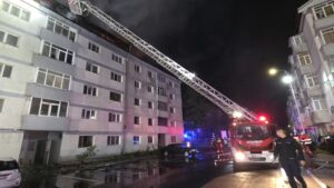 Incendiu la un bloc de locuinţe din Suceava
