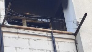 Incendiu la un apartament din orașul Hârlău. 25 de persoane, dintre care 15 copii, s-au autoevacuat din bloc