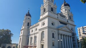 (AUDIO) Ultimele pregătiri pentru pelerinajul Sfintei Parascheva, la Iași ajung și moaștele Sfântului Paisie de la Neamț