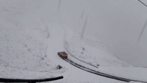 Circulaţia rutieră pe Transfăgărăşan este oprită