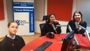 (INTERVIU) De Ziua Internațională a Educației, la Școala Gimnazială „Nicolae Iorga” din Iași vocea elevilor se aude la Radio 42, postul de radio al instituției. Prof. Bianca Ioan: „E un spațiu de libertate, de creativitate și de liberă expresie.”