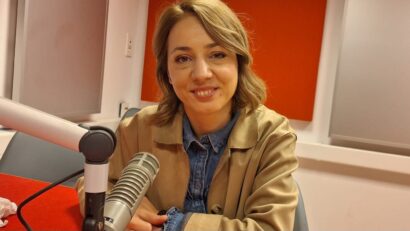 #StareaEducației (INTERVIU) Educația teatrală în liceu, disciplină obligatorie din anul școlar 2028-2029, pentru toate profilurile și specializările. Ana Hegy, profesoară de actorie la Colegiul de Artă din Iași: „Teatrul reușește să-i facă pe copii să se descopere și să devină niște adulți fericiți. Recomand ore de actorie încă din ciclul primar. E târziu la clasa a XI-a.”