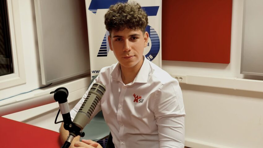 #StareaEducației (INTERVIU) Inteligența artificială schimbă începutul carierei în IT. Giuliano Brezuleanu, președintele Asociației Studenților Informaticieni Ieșeni: „Joburile din IT nu vor dispărea, ci se vor transforma. Este mult mai greu, însă, acum pentru un student să intre în industrie. Dacă înainte puteai obține un internship în anul II de facultate, acum, până în anul trei, este aproape imposibil.”