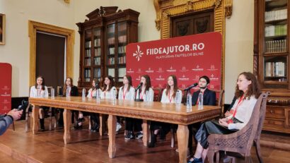 (AUDIO/FOTO) Zece elevi și studenți, premiați de Hramul Sfintei Parascheva pentru rezultatele la învățătură