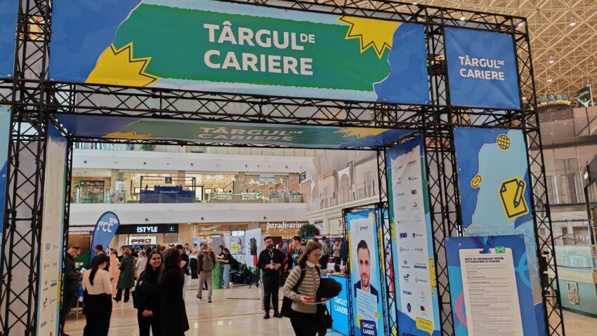 (FOTO/AUDIO) Ediția a XX-a a Târgului de Cariere din Palas Mall Iași adună sute de tineri în căutarea unui loc de muncă