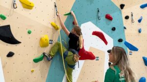 Copiii și tinerii cu dizabilități din Iași vor beneficia de terapie gratuită prin escaladă. Claudiu Miu, fondator Asociația Climb Again, în matinal cu Adina Șuhan